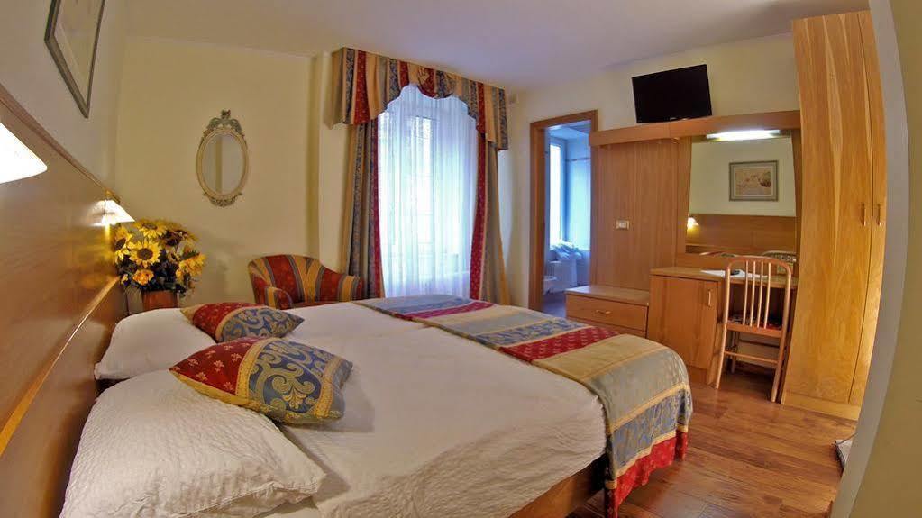 Hotel Olympia مولفينو المظهر الخارجي الصورة